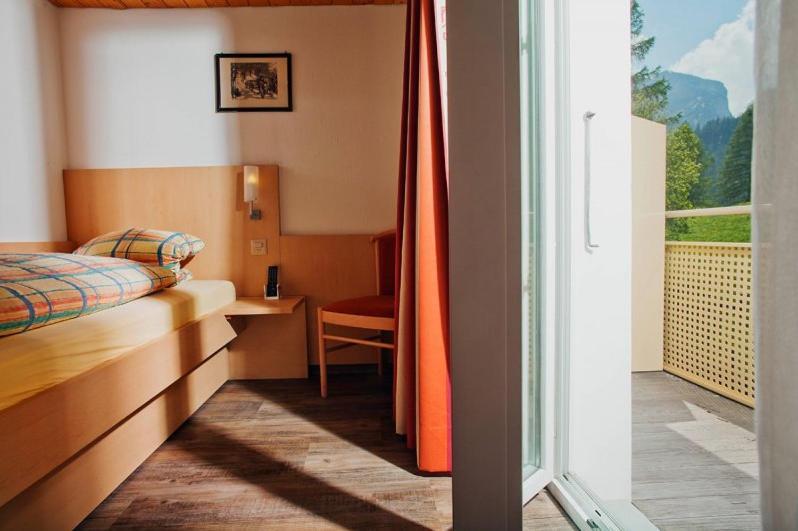 Hotel Des Alpes Кандерштег Номер фото
